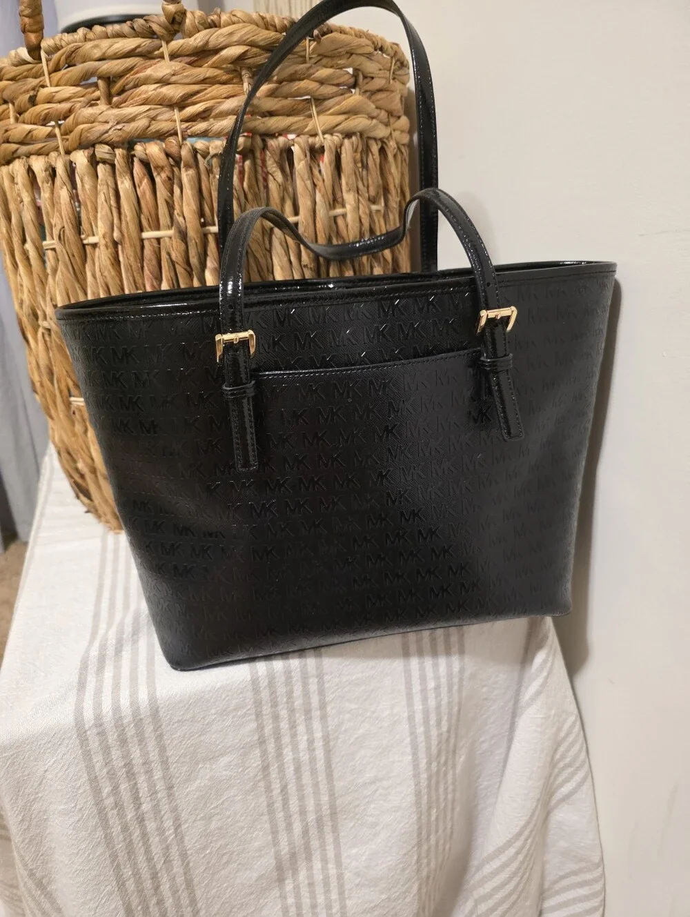 Michael Kors Jet Set Medium Carryall Tote Jet Logo Blck Embossed Patent Leather